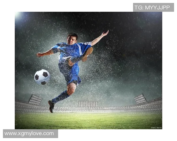 足球球星头带的潮流风尚与运动精神完美融合的时尚象征